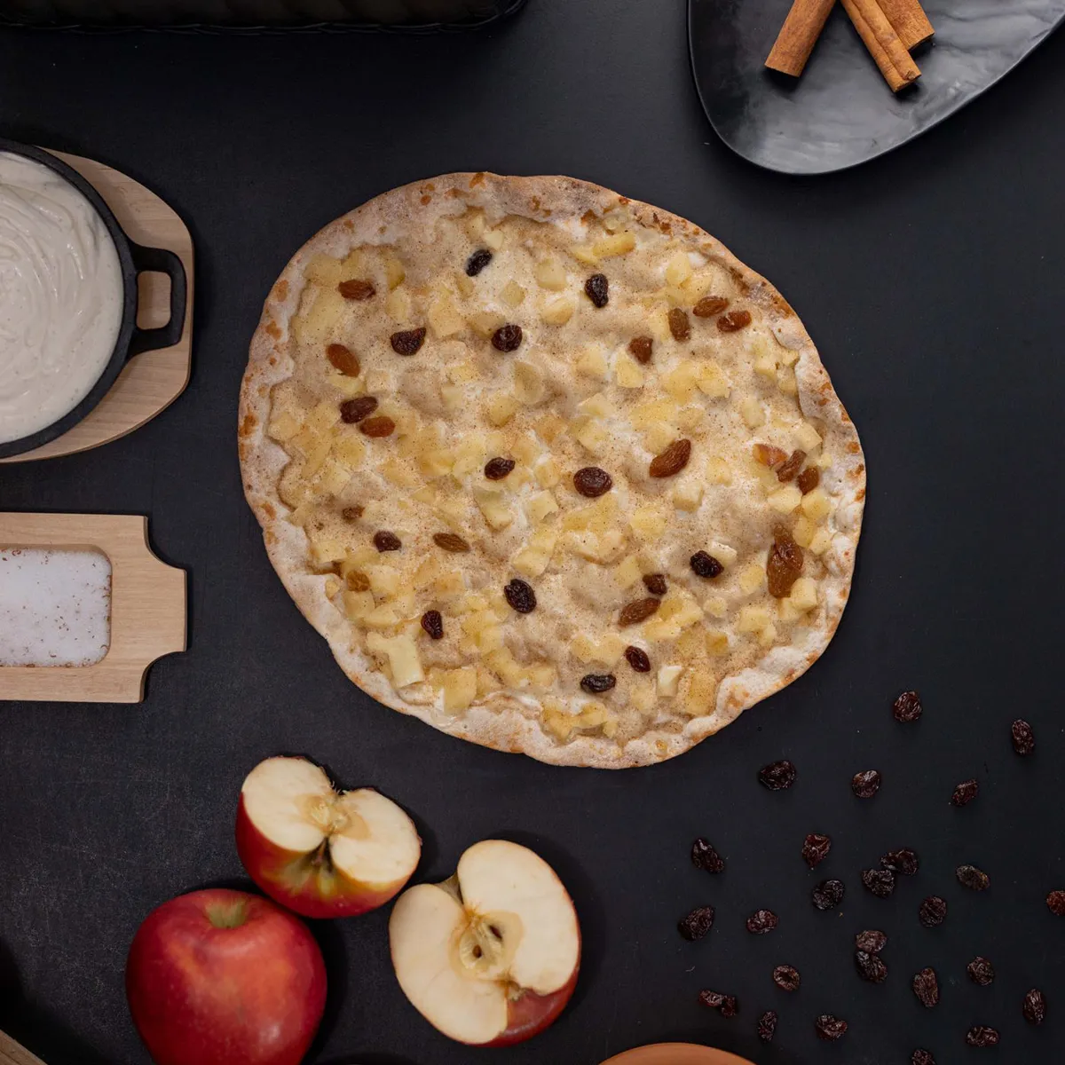 Süßer Flammkuchen mit Apfel und Zimt