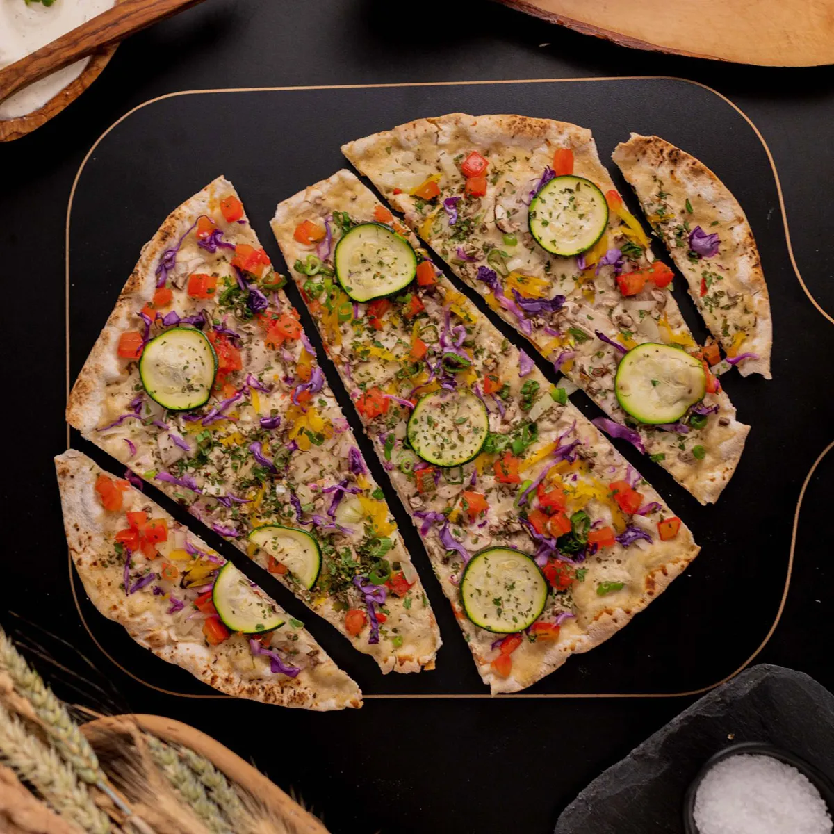 Veganer Flammkuchen mit Gemüse